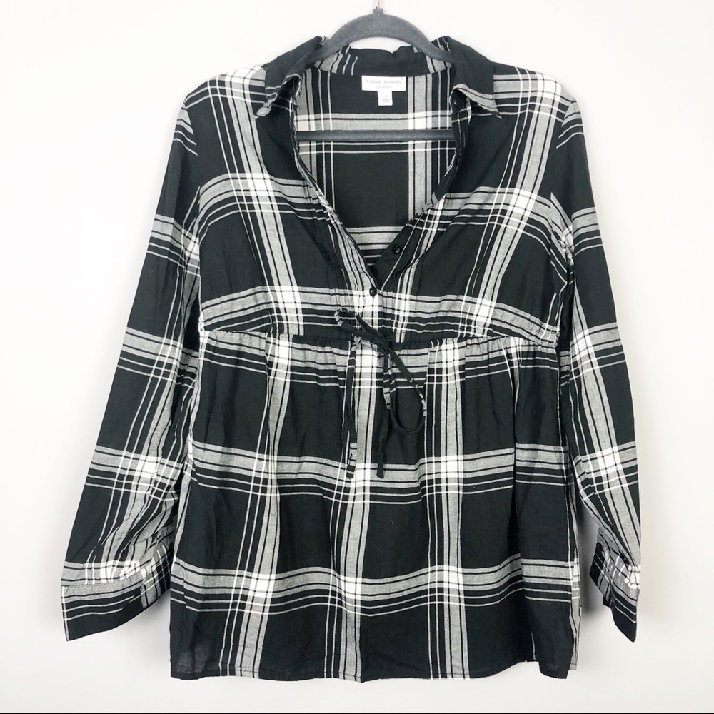 Liz Lange Black & White Maternity Top